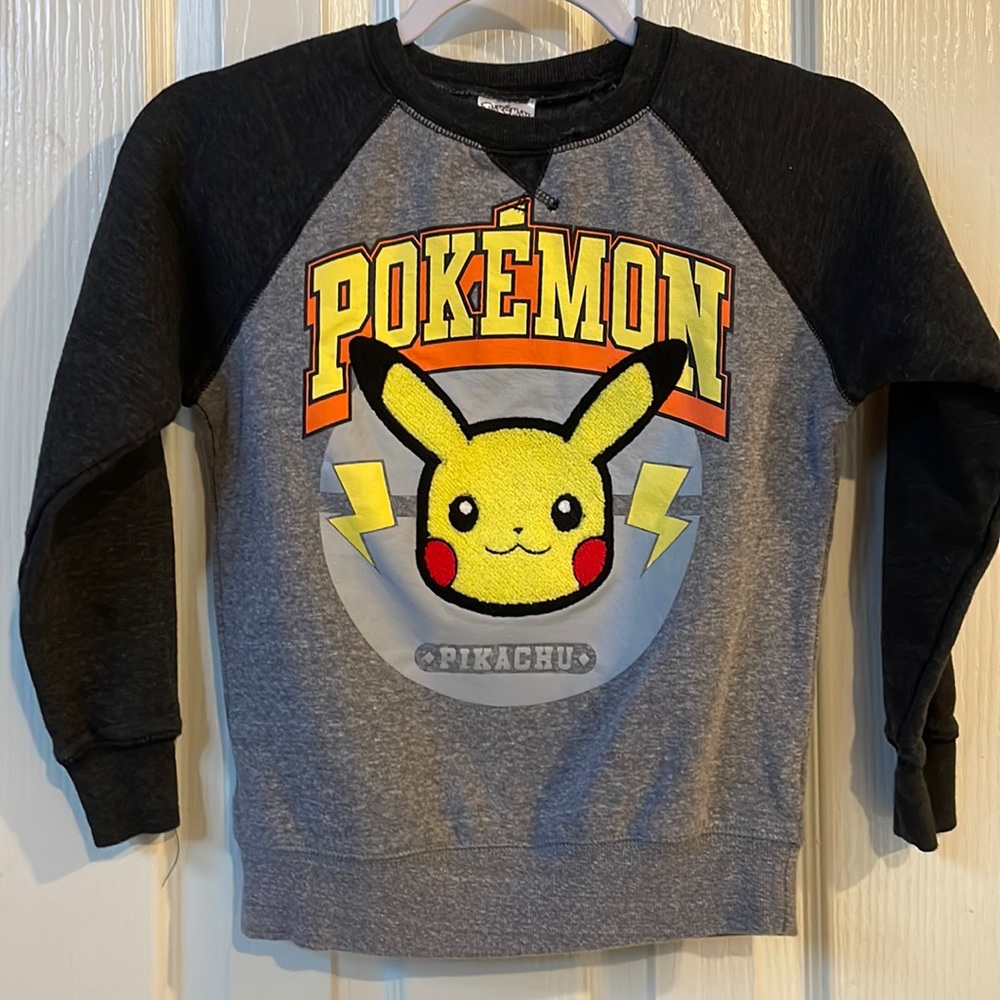 Boys POKÉMON sweatshirt size Small Used